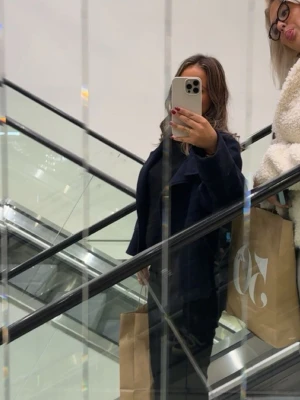 Mörkblå kappa  - Kappa från Gina som ej används 