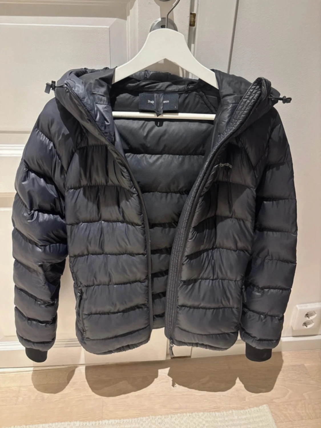 Svart dunjacka Peak Performance - 2