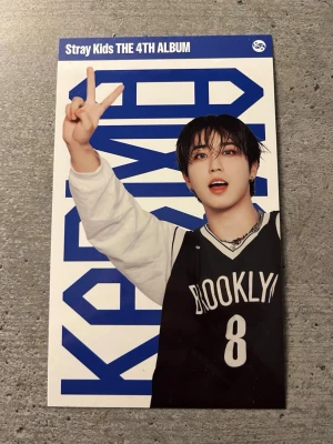 Steay kids karma mini poster HAN  - Helt ny officiell stray kids mini poster Han! Säljer för jag andvänder inte honom och bara köper album för att skapa och dekorera. Inte häller mina biases. Sätter prisen på 70kr eftersom det är en annan kvalitet på affischen! Älskar hur dom är gjorde och skulle passa dig som är Han biased! Kommer altid med freebies!❤️