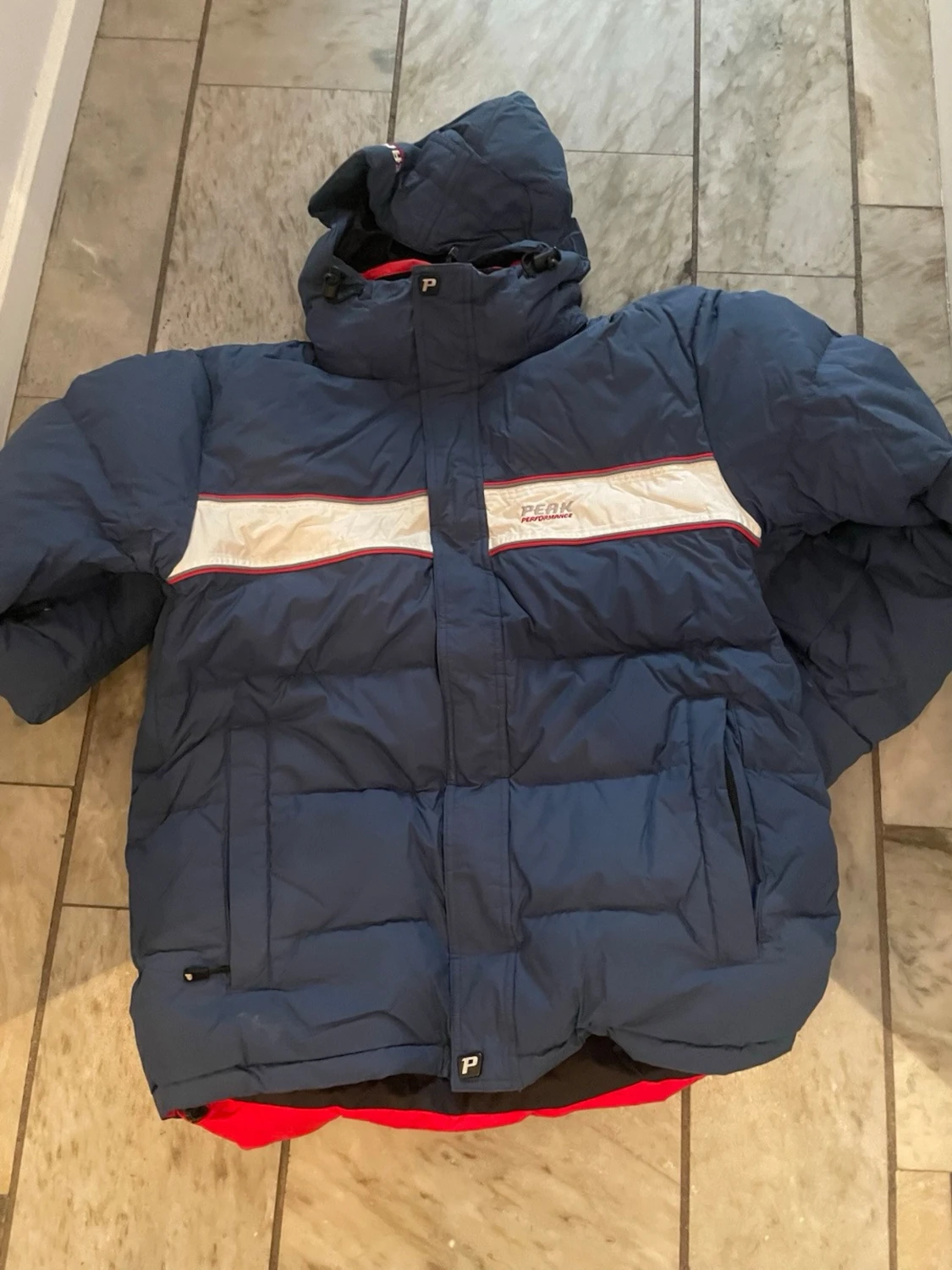 Blå Peak Performance dunjacka