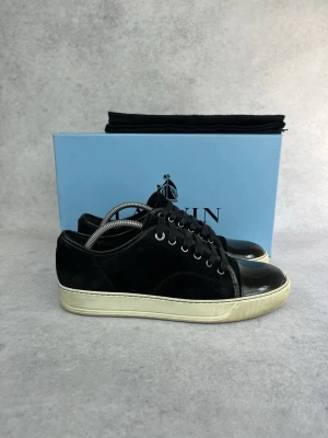 Lanvin DBB1 cap toe sneaker - – Condition: 8/10  – What is included: Dustbag  – Retail price: Over 600 euro