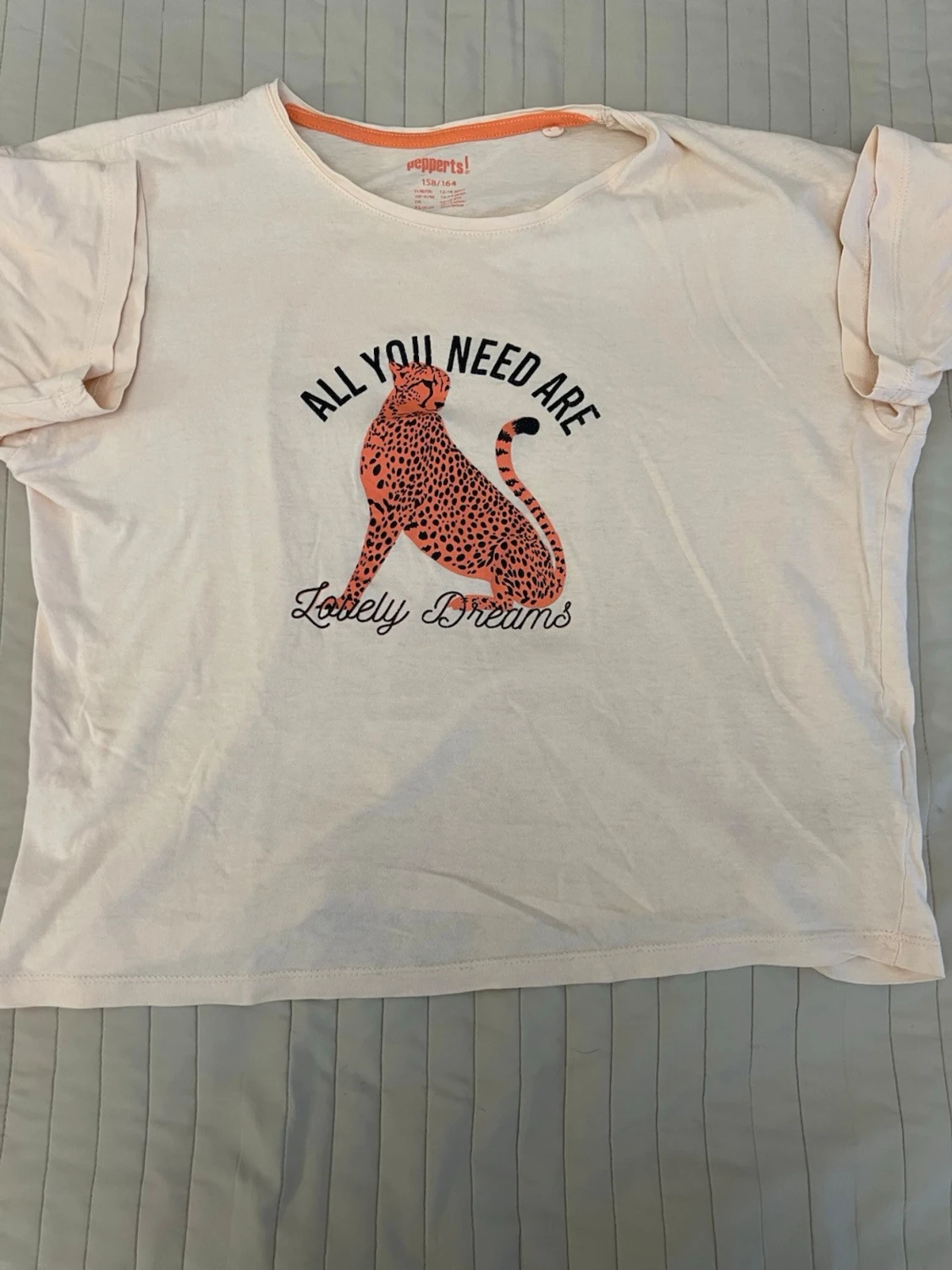 Vit t-shirt med leopardtryck från Pepperts