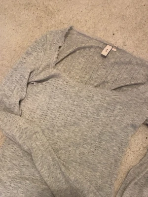 Nelly topp - Grå figurnära nelly topp