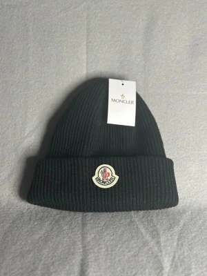 Mössa - Helt ny, skriv om du har frågor eller vill ha mer bilder.