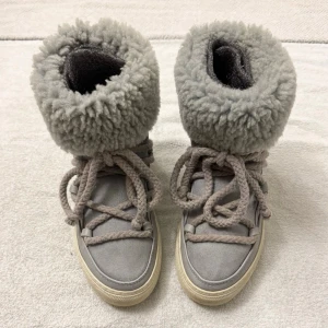 Inuikii vinterskor  - Fint skick. Gråblå färg. Storlek 36. Fler inuikii vinterskor finns i min profil. 