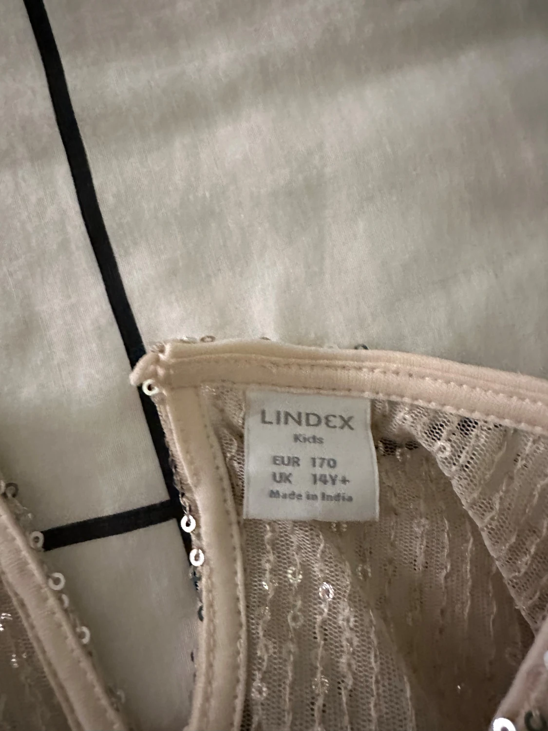 Glittrig volangblus från Lindex - 2