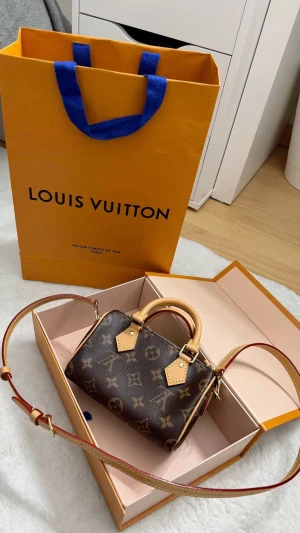 Louis vittoun speedy bag - Högst bud fär den!!💕Oanvänd helt ny skick, hade pả mig den en gäng bara! 