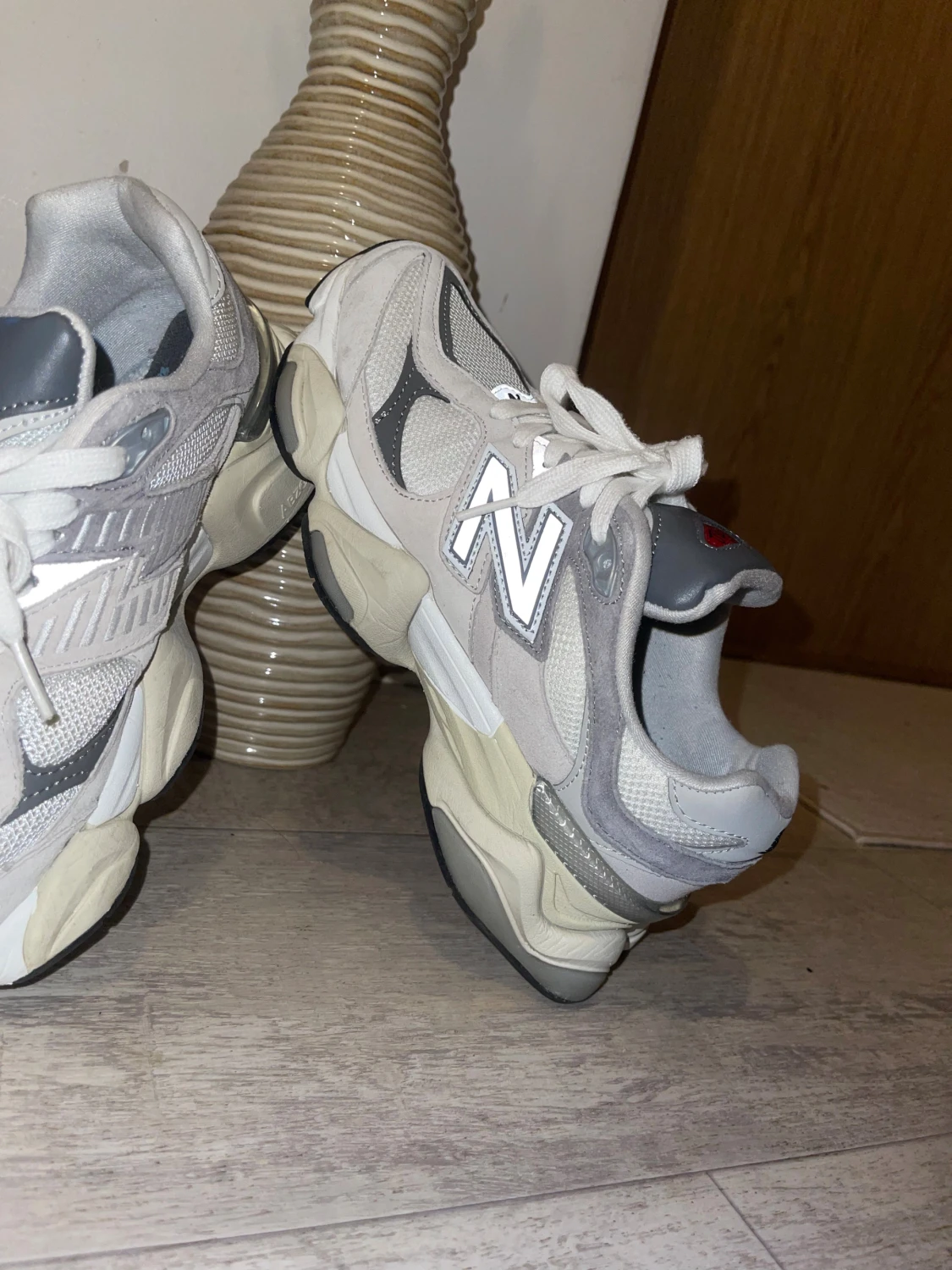 Grå New Balance sneakers med chunky sula - 2