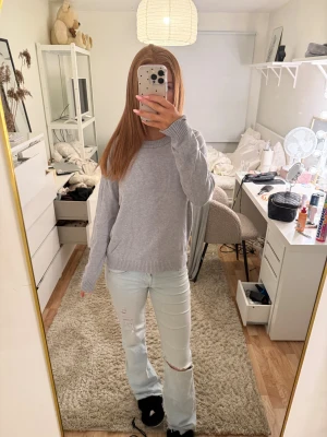 Grå stickad tröja  - Grå stickad tröja från vila i storlek S💕nästan helt ny 