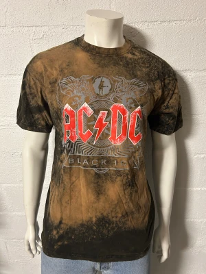 T-shirt ACDC L - Helt ny T-shirt med ACDC. Storlek L. Tuffa meleringar på.