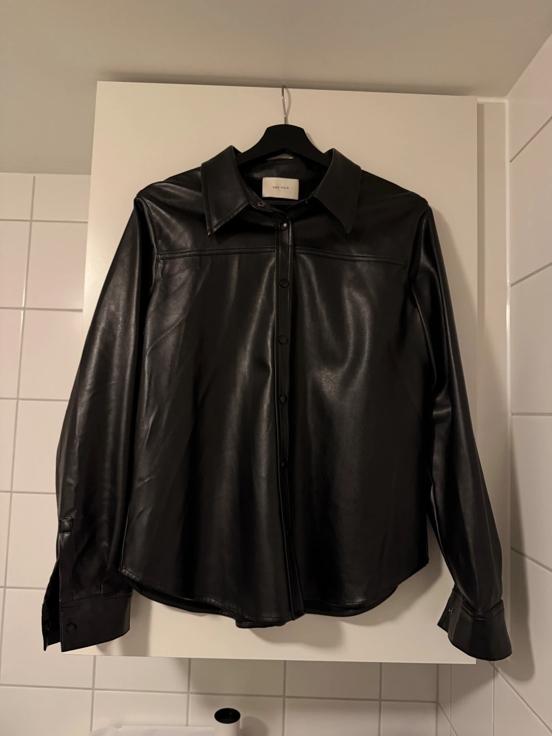 Svart skinnskjorta från Neo Noir