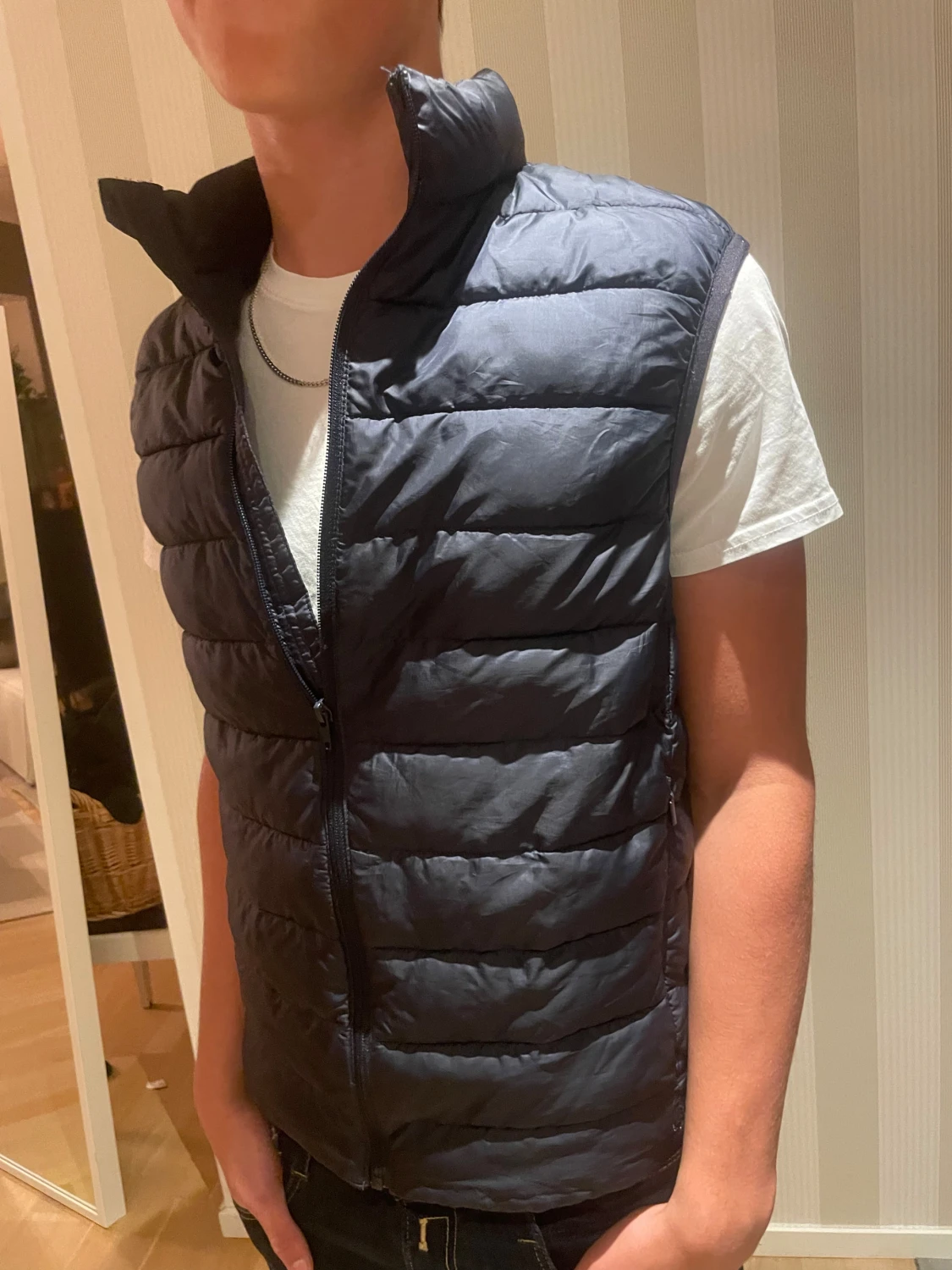 Mörkblå dunväst med dragkedja HM