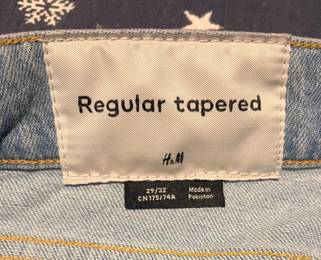 Två Regular Tapered jeans från H&M - 1