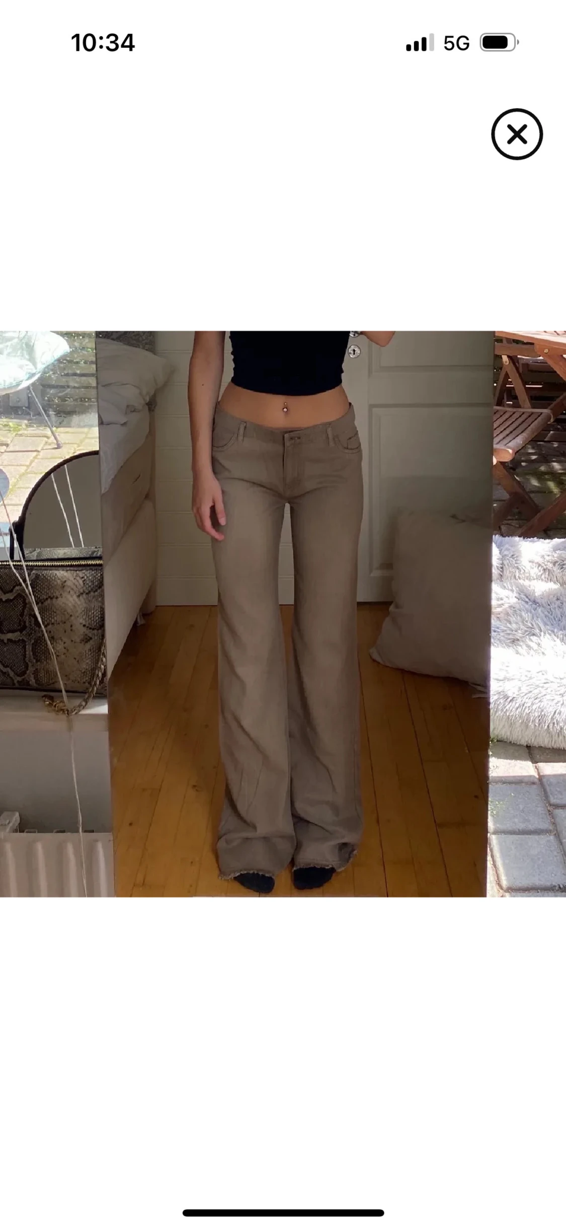 Beige bootcut lågmidjade byxor