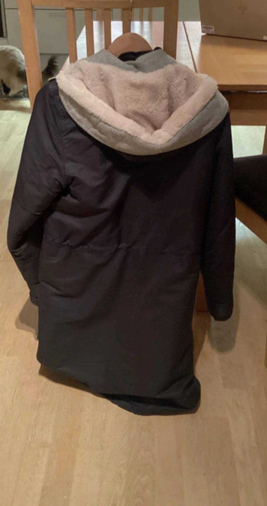 Svart parkajacka med teddyfoder - 2