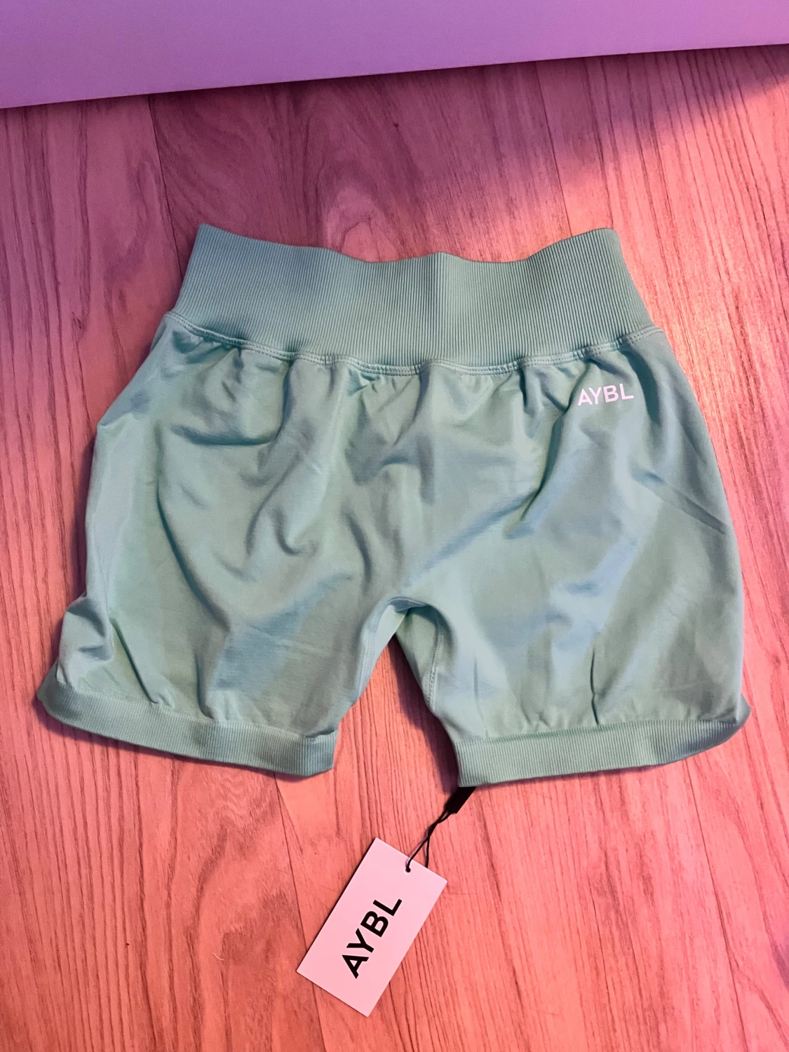 Mintgröna seamless shorts från AYBL - 1