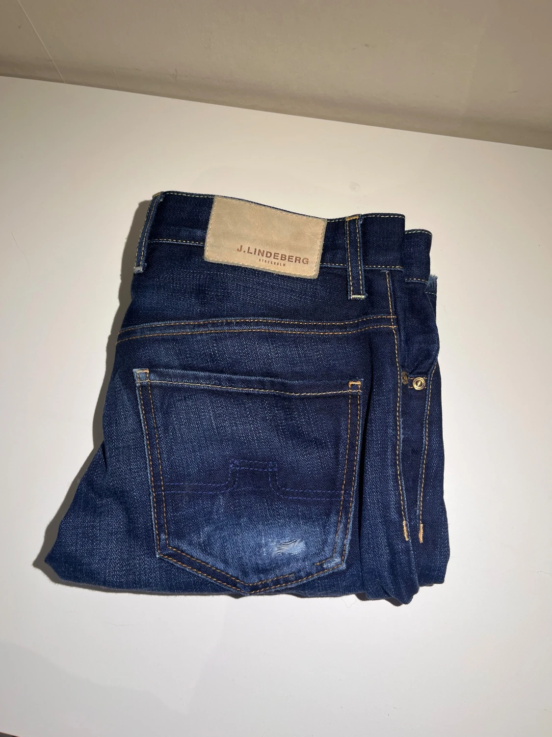 Mörkblå jeans från J.Lindeberg 29/32