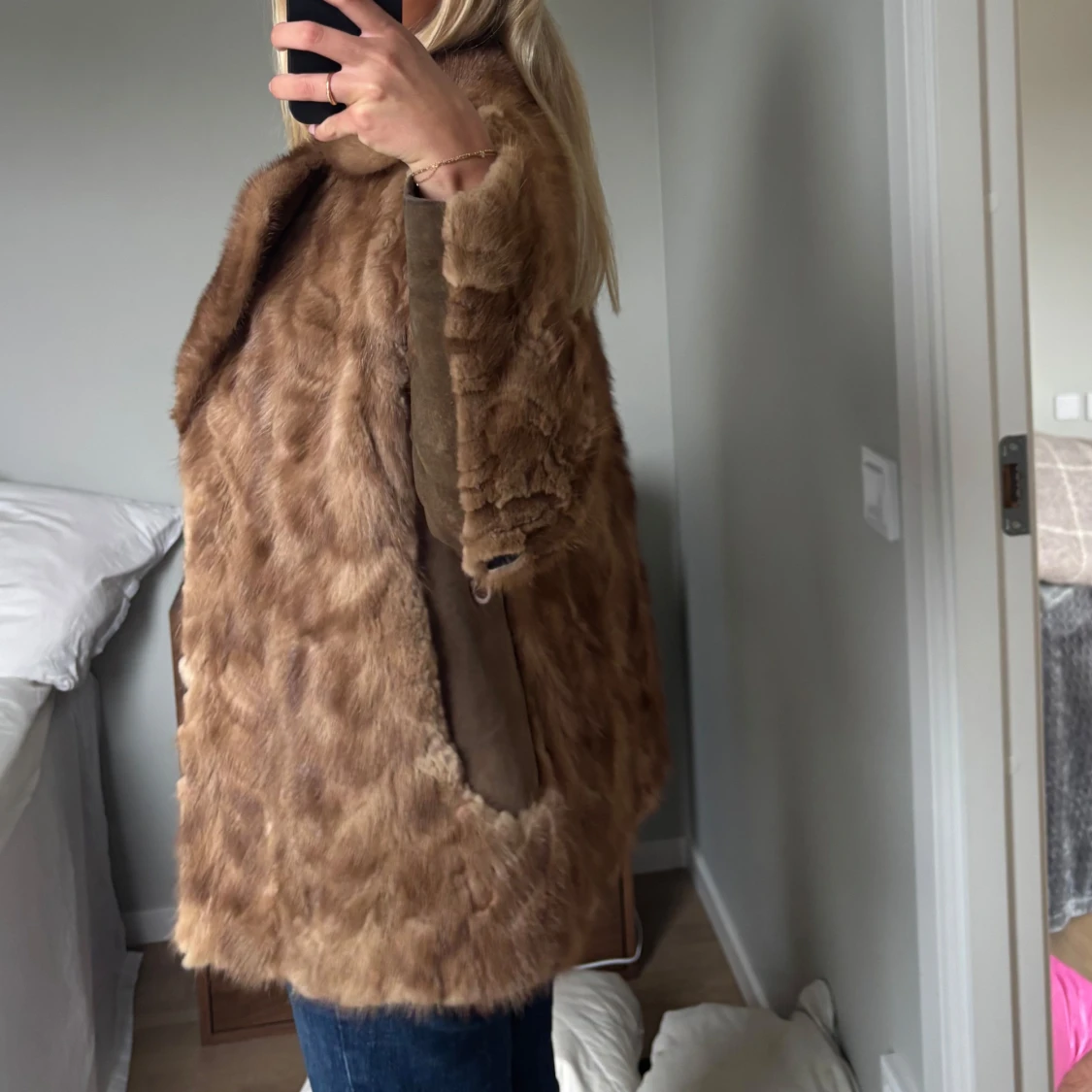 Brun pälsjacka med snyggt fall - 3
