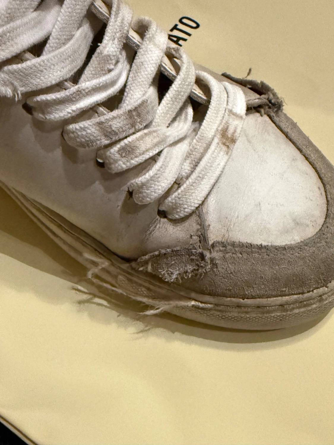 Axel Arigato vita sneakers med broderad fågel - 2