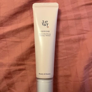  Beauty of Joseon eye cream  - Ögon kräm, den är helt ny har bara använt den tre gånger. Tyvärr passade den inte min hud. Kan träffas upp i T-Centralen om man inte vill betala för frakt. 