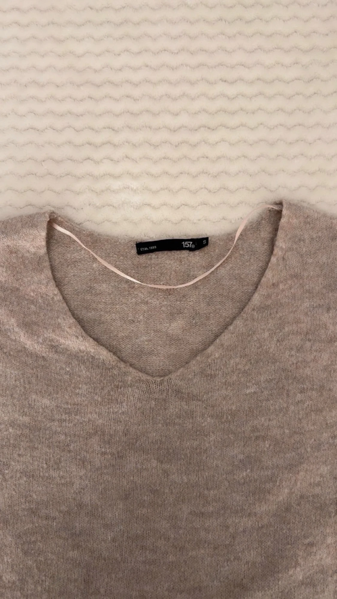 Beige v-ringad stickad tröja 157 - 2