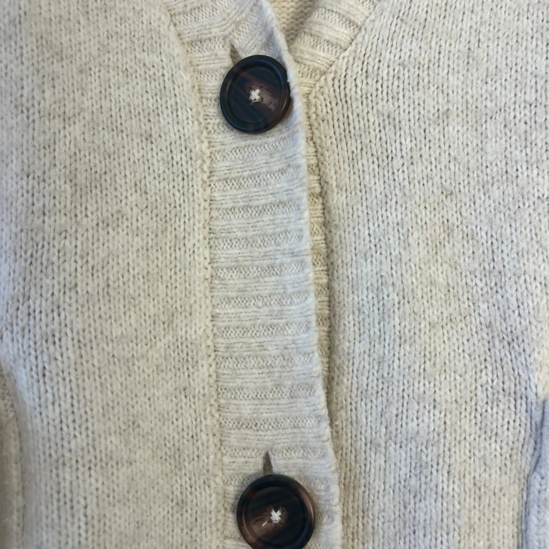 Beige stickad kofta från H&M💕💕 - 2