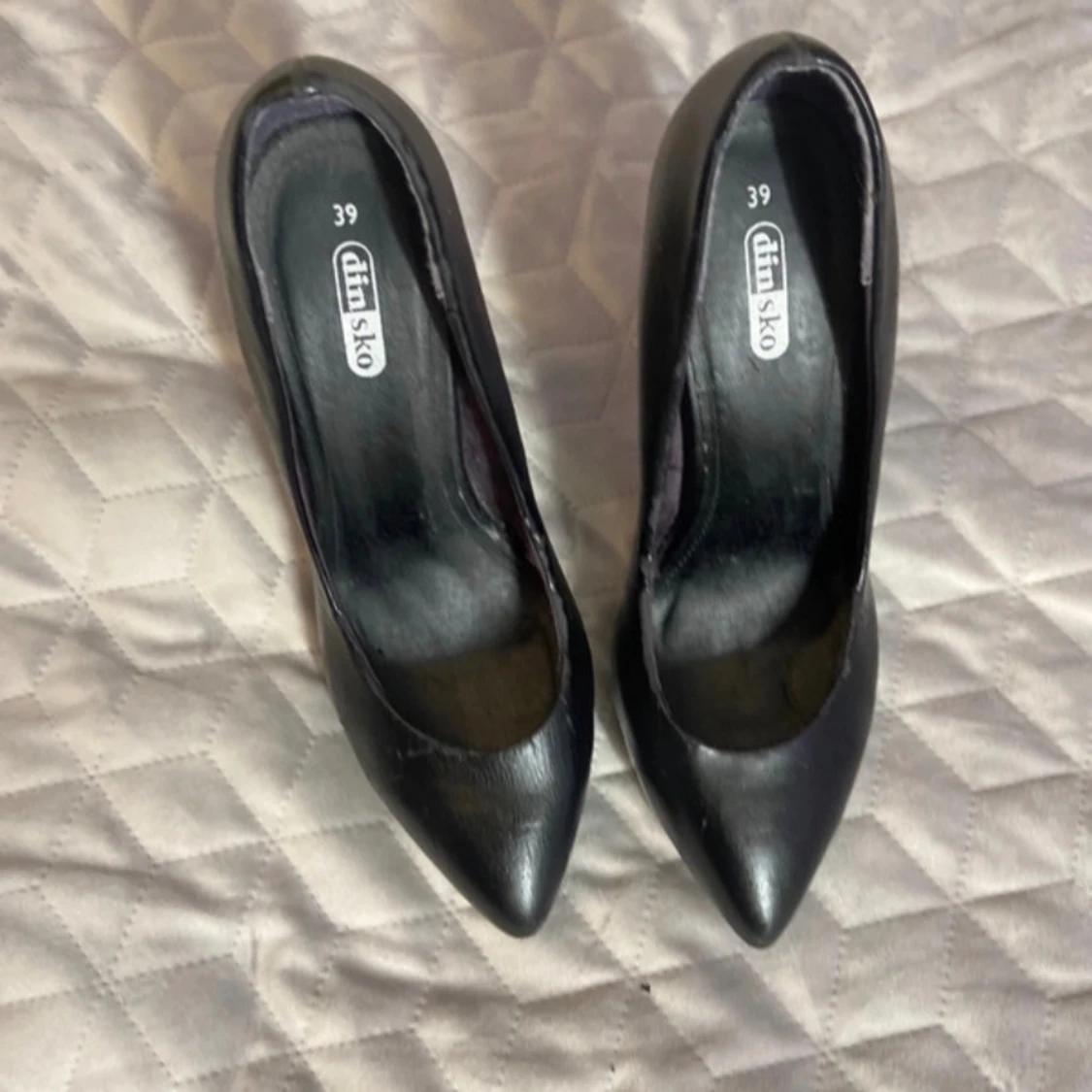 Svarta pumps från Din Sko, storlek 39