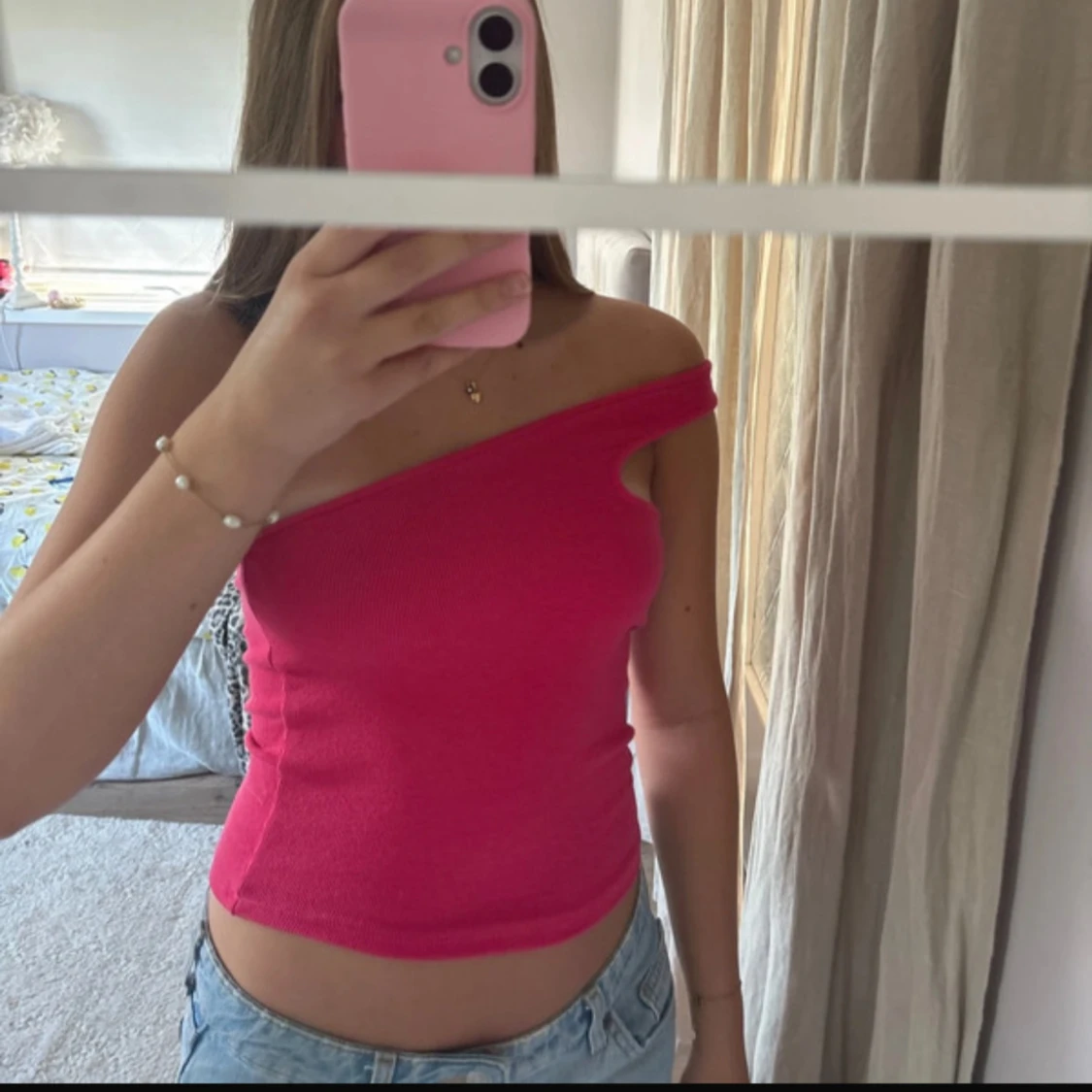 Rosa oneshoulder topp