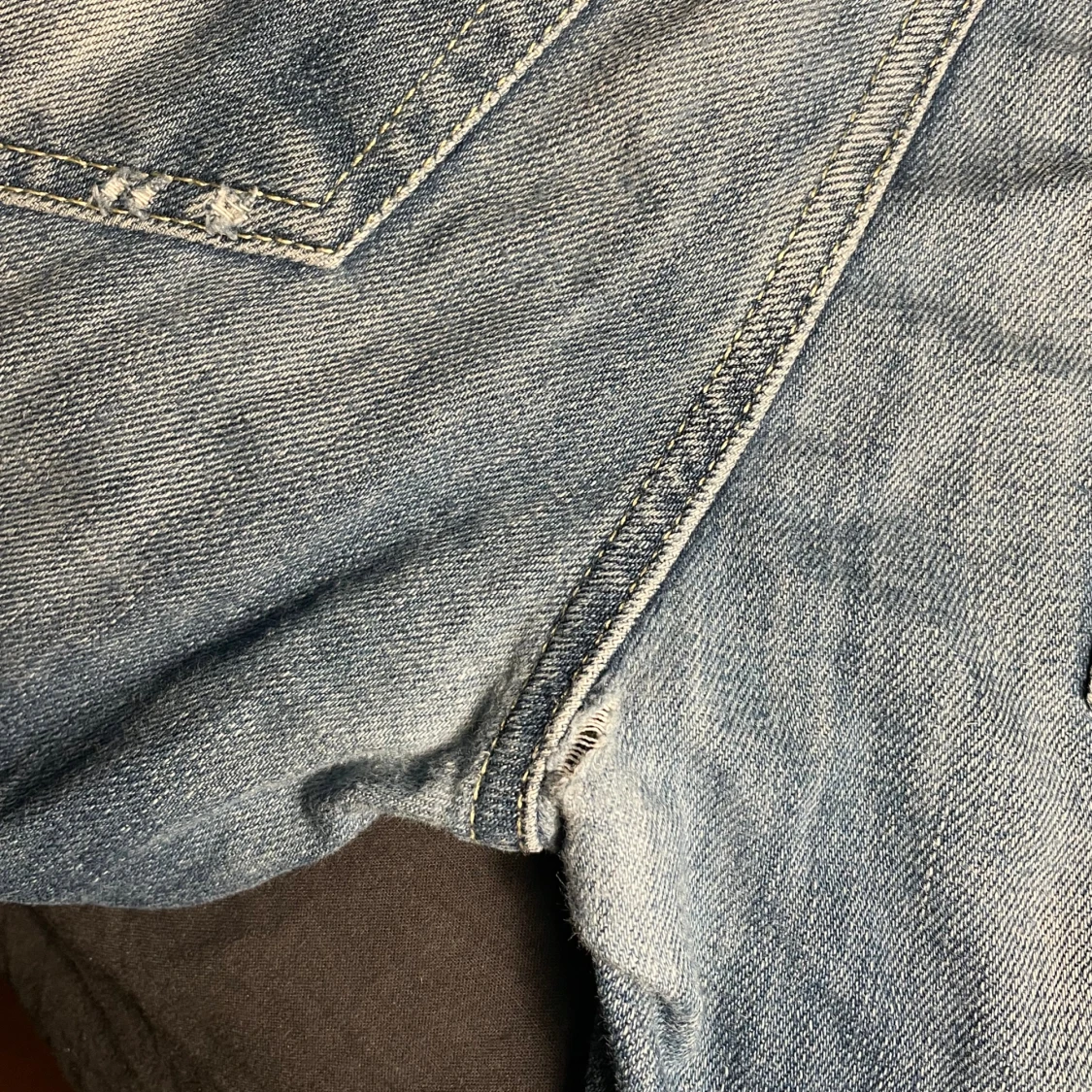 Ljusblå jeans från dondup med fabrikslitningar - 4