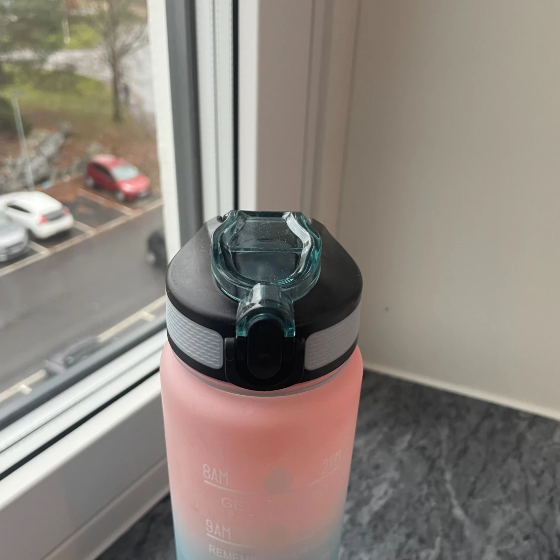 En färgglad vattenflaska  - 1