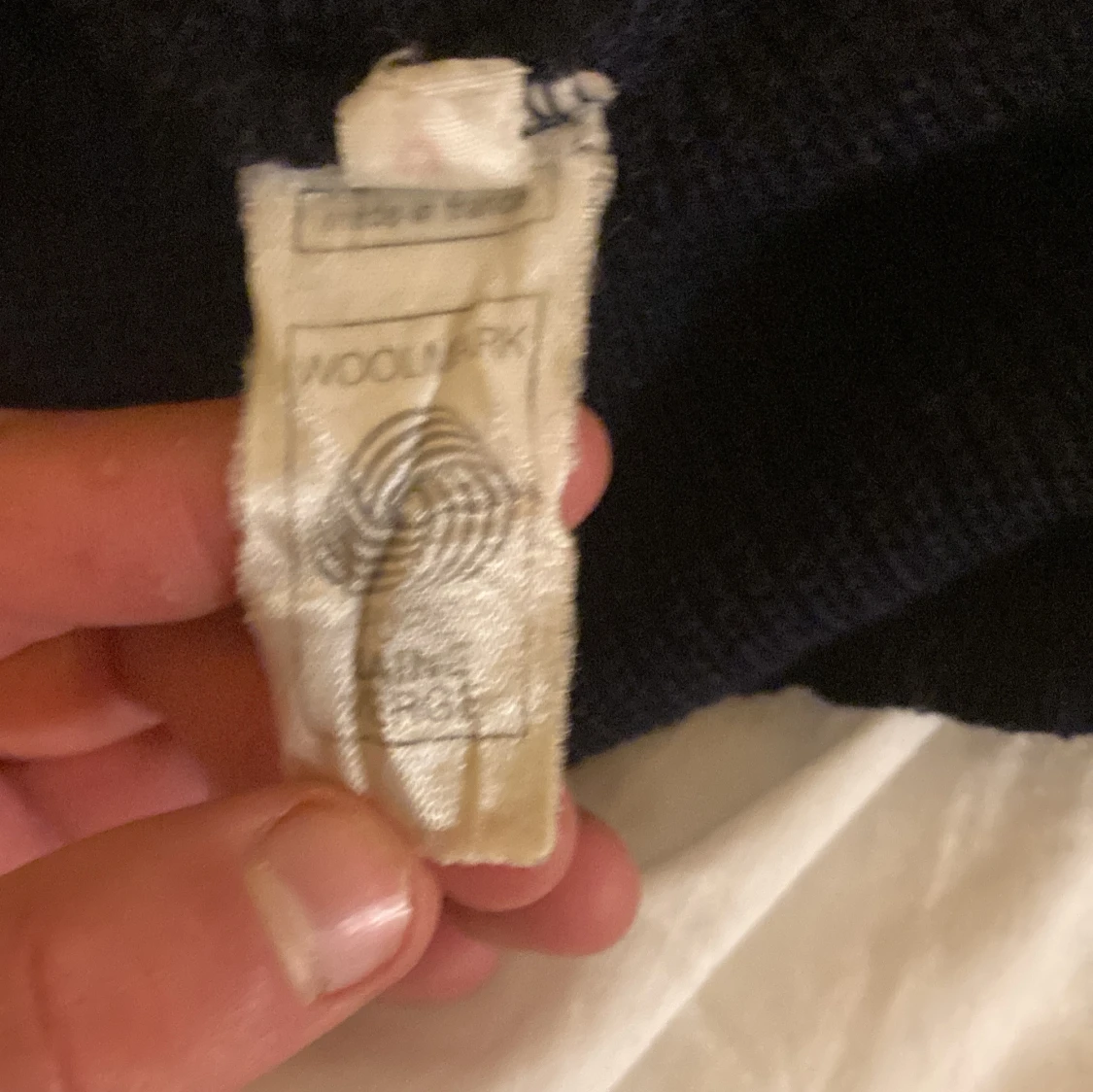 Mörkblå ullkofta med brodyr - 2