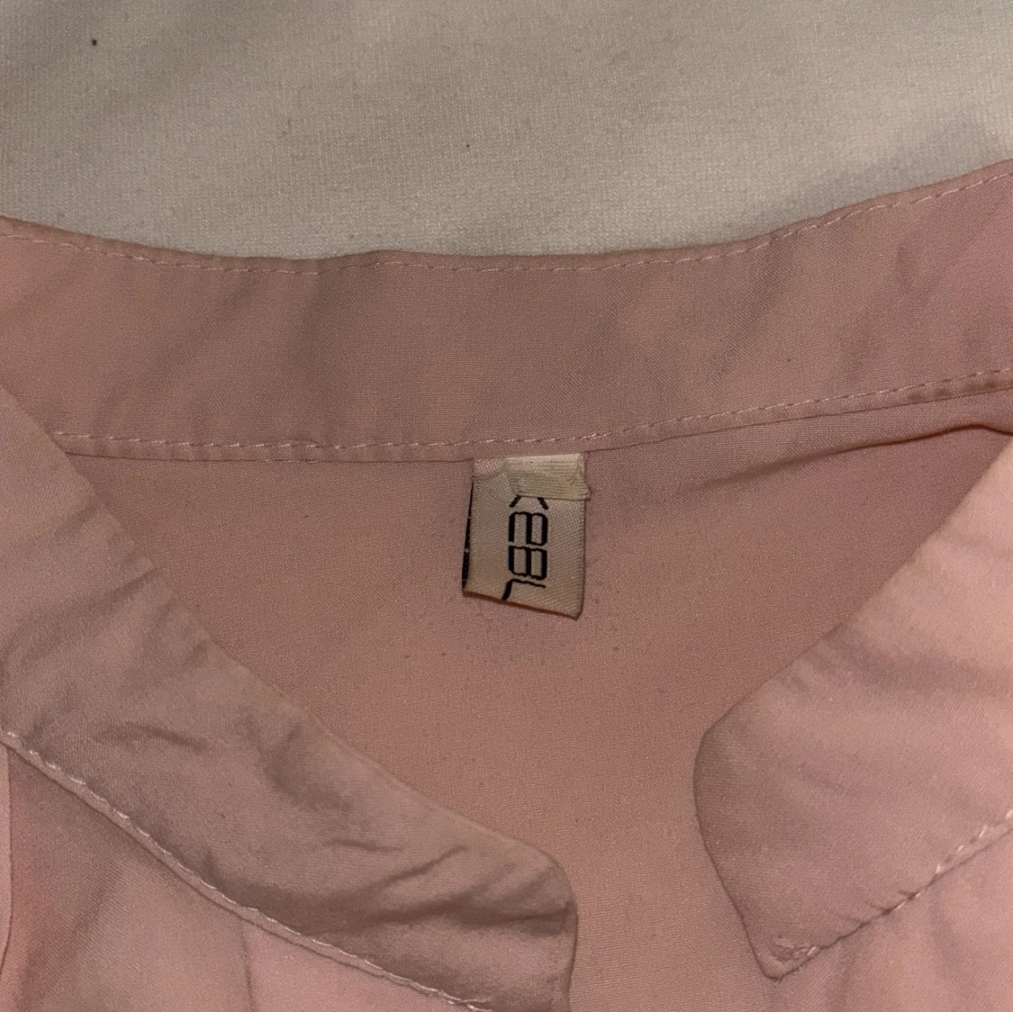 Ljusrosa ärmlös blus från KEBUNUO - 2