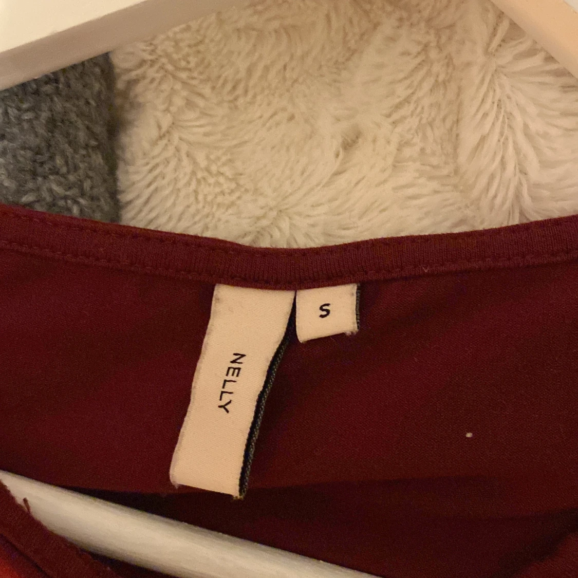 Vinröd tajt topp Nelly  - 2