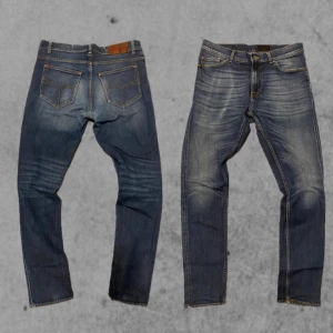 Tiger of sweden jeans - Säljer nu ett par feta tiger of sweden jeans i storlek 33/32 men skulle säga mer åt W31-W32. Riktigt snygg tvätt på jeansen och modellen är evolve.