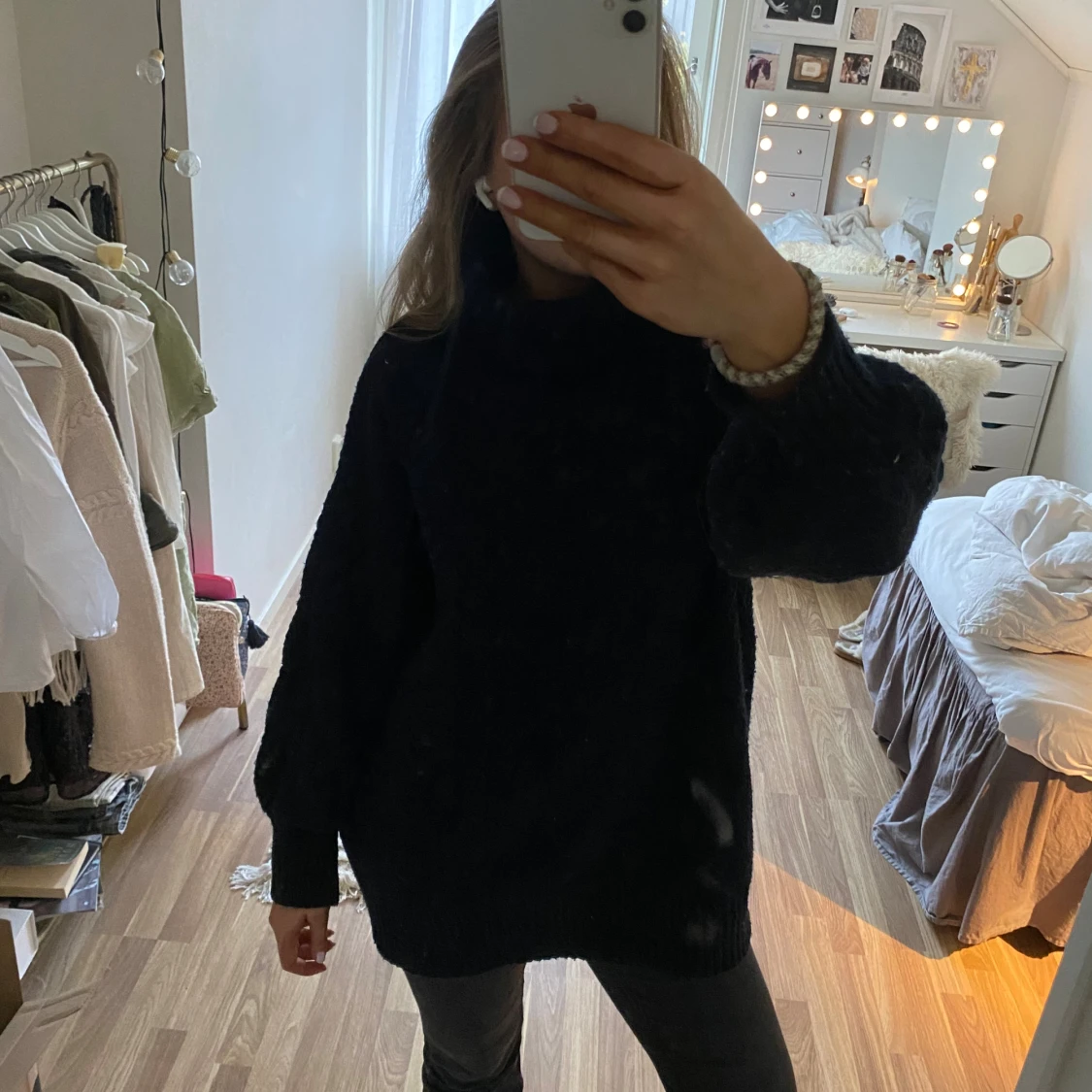 Mörkblå stickad polotröja