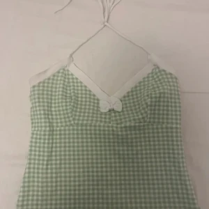 halsterneck topp - så gulligt rutigt linne med halsterneck 🤗storlek m men passar mig med s 