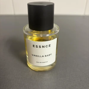 Essnce Vanilla Baby Eau de Parfum - Använd ett fåtal gånger, stått mörkt och svalt sedan inköp. 