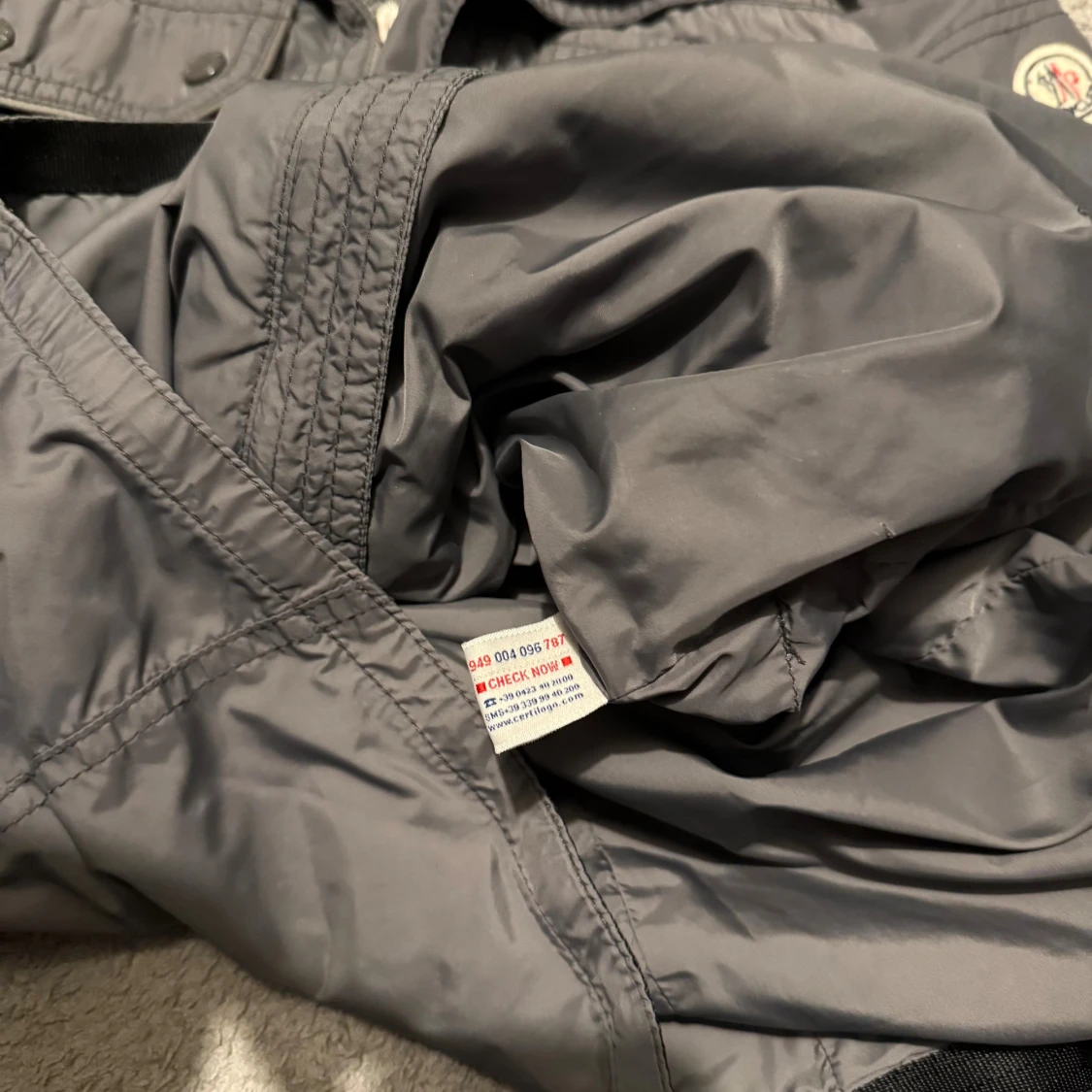 Grå vindjacka från Moncler - 3