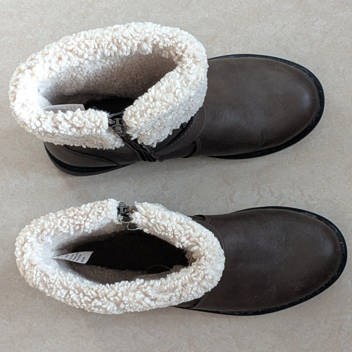 Bruna boots med fuskpäls från H&M