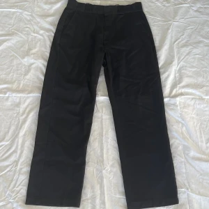Kostymbyxor  - Svarta Dickies kostymbyxor i storlek W29.