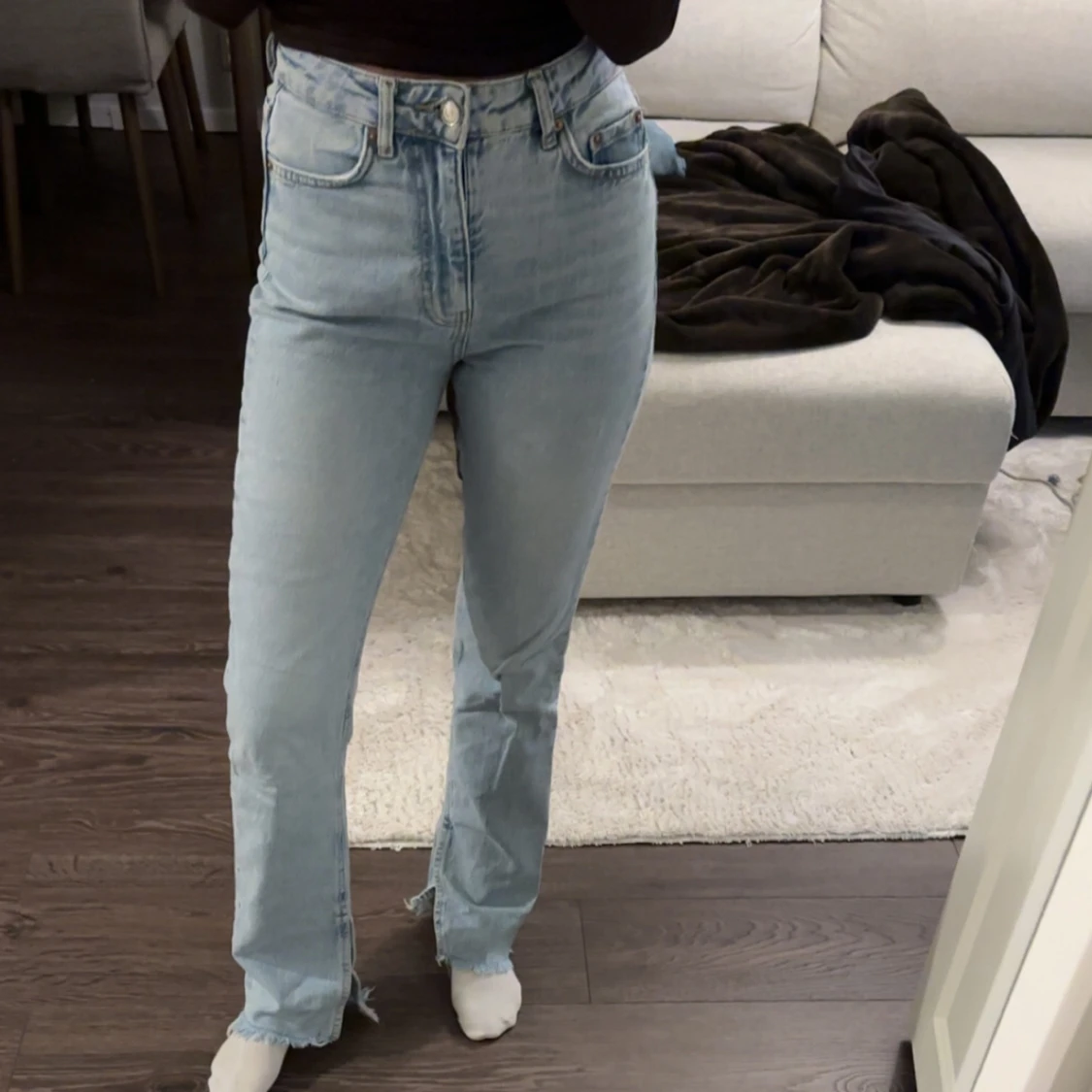 Jeans med hög midja och slits