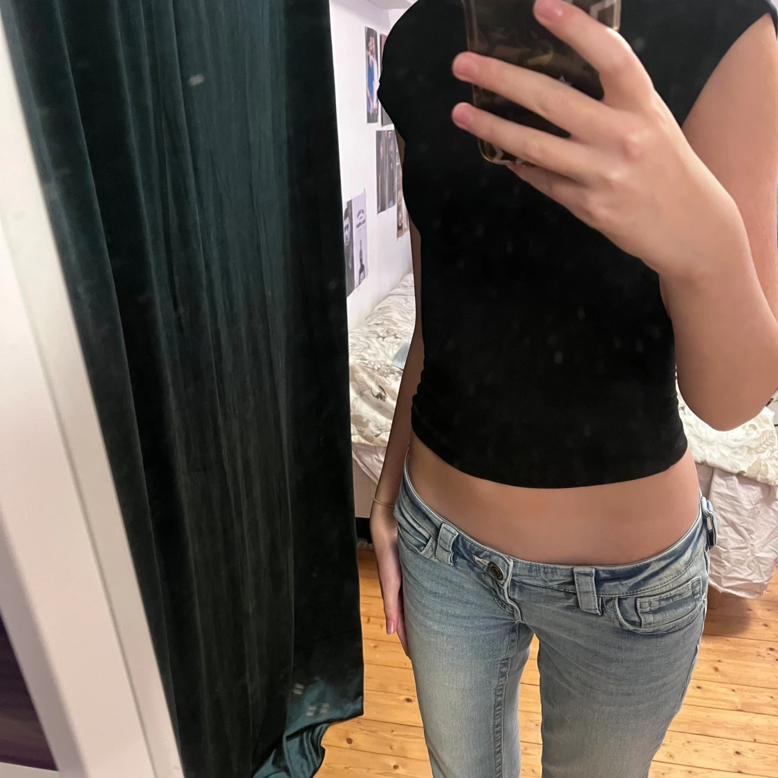 Svart croppad topp med öppen rygg