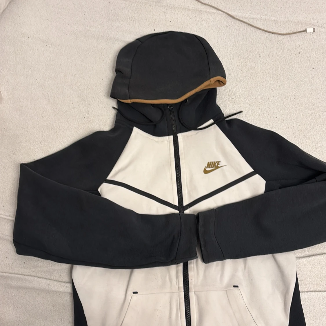 Nike svart och vit hoodiejacka XS