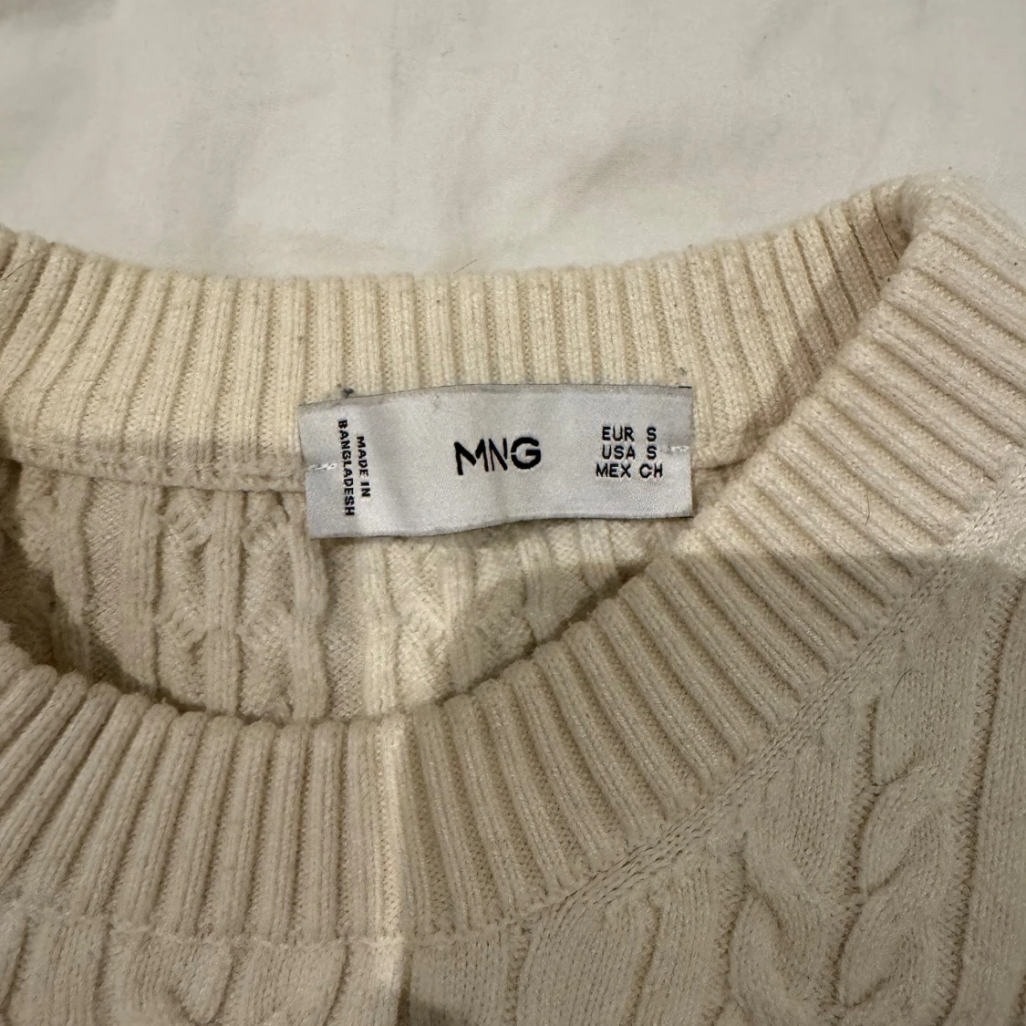 MNG krämvit kabelstickad tröja - 2