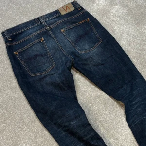 Nudie Grim Tim Jeans - Nudie Jeans | Modell: Grim Tim | Skick 9/10, Väldigt bra | Nypris ca 2500kr | Mitt pris 849kr | Midjebredd: 43cm Ytterbenslängd: 108cm | Kom gärna pm vid frågor eller funderingar | Postas eller möts upp i Gävle!