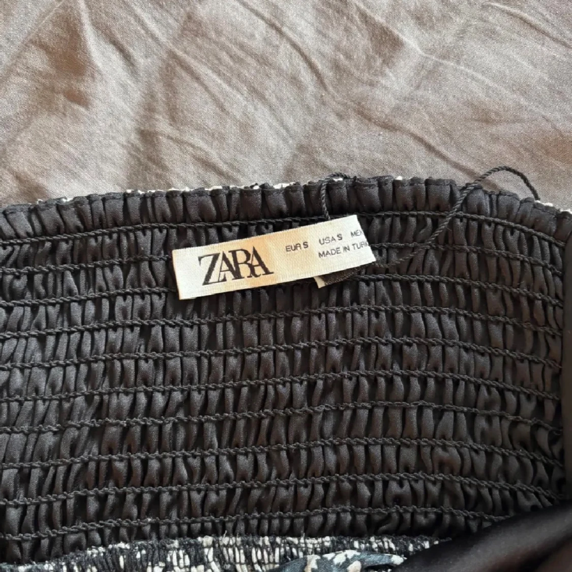 Svart och vit omlottopp från Zara - 3