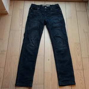502 Regular Taper  - Tjena säljer dessa feta 502 regular taper jeans som är i storlek 12A men skulle säga att dem passar 14A också.