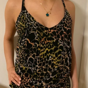 Svart mönstrad topp - Säljer en svart mönsterat topp,  
