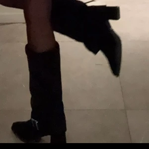 boots - säljer mina svarta boots i st 36/5 för att de har blivit försmå ❣️🫰🏼