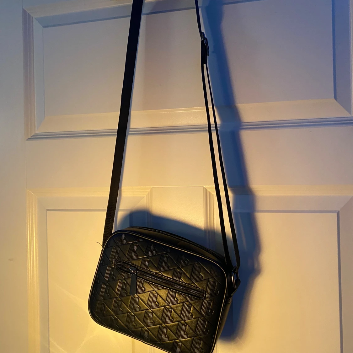 Svart axelväska från Lacoste - 1